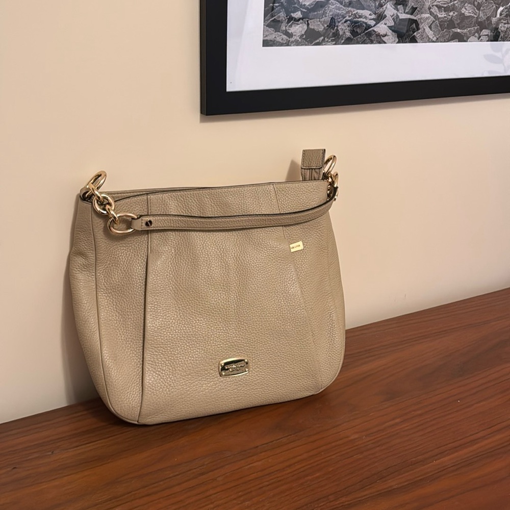 Michael Kors bag. Leather. With tags.